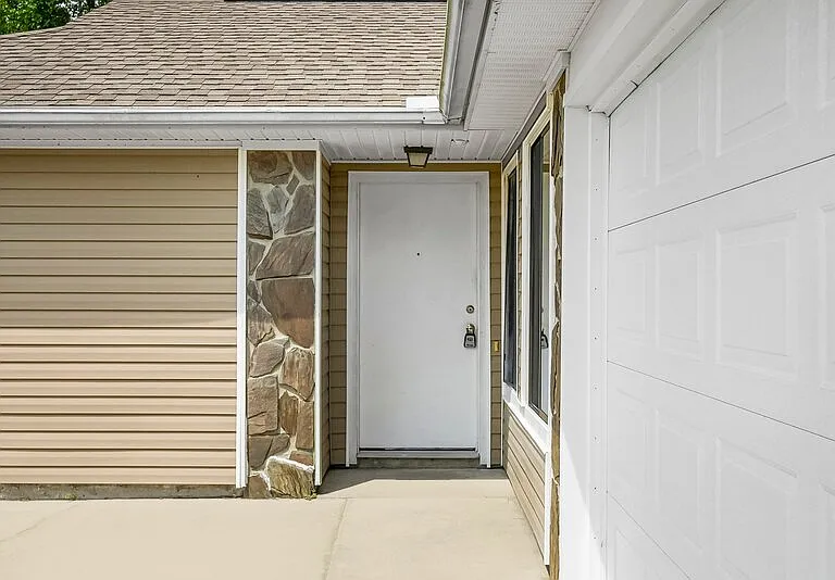 7750 Betty Louise Dr — Photo 3