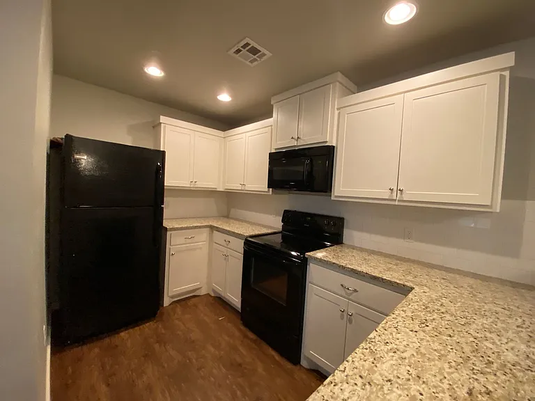 1407 Macalpine St — Photo 8