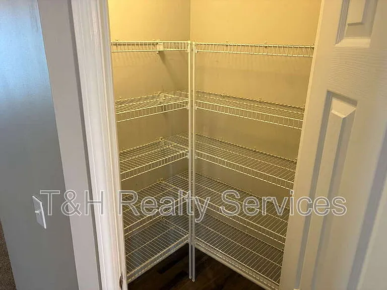 6609 Smithfield Dr — Photo 12