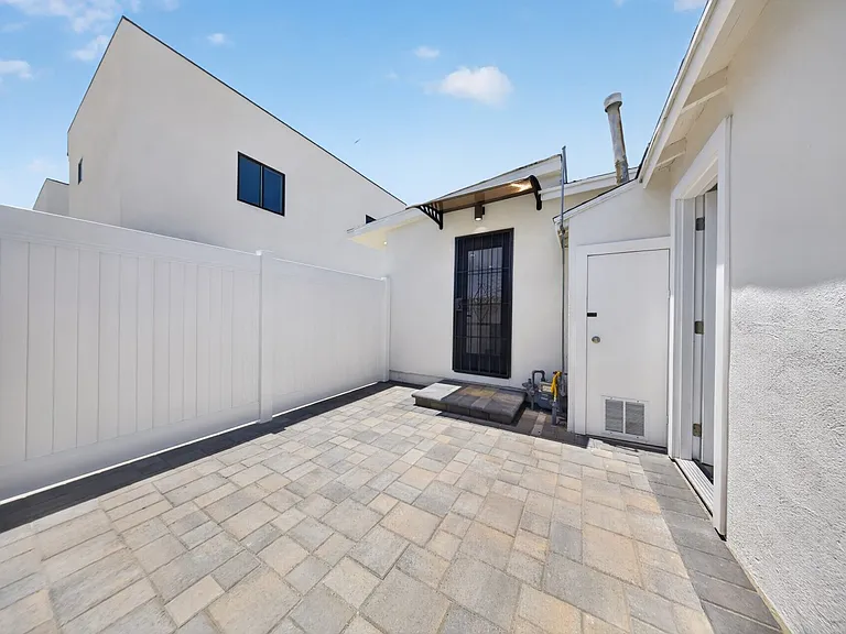 11840 Arminta St — Photo 11