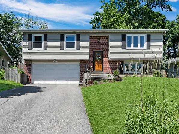 210 Hazelwood Dr, Lindenhurst, IL 60046