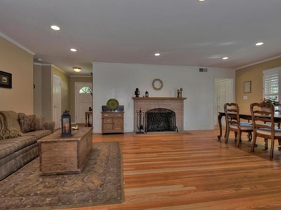 4th image of 855 S Genevieve Ln