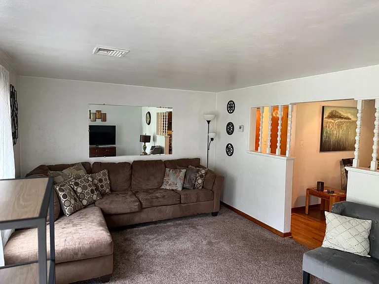 623 Jenne Dr — Photo 5