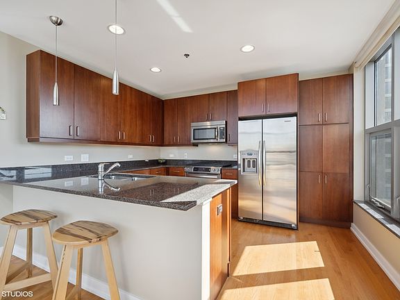 5th image of 150 W Superior St APT 1401