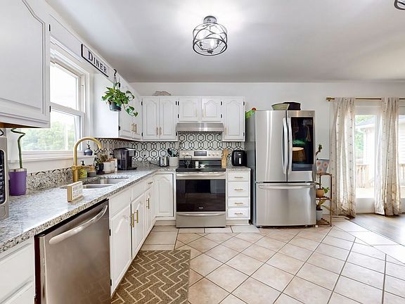 2nd image of 1534 Ashlawn Dr