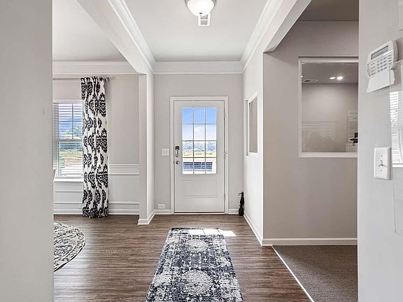 4th image of 299 Jagee Dr