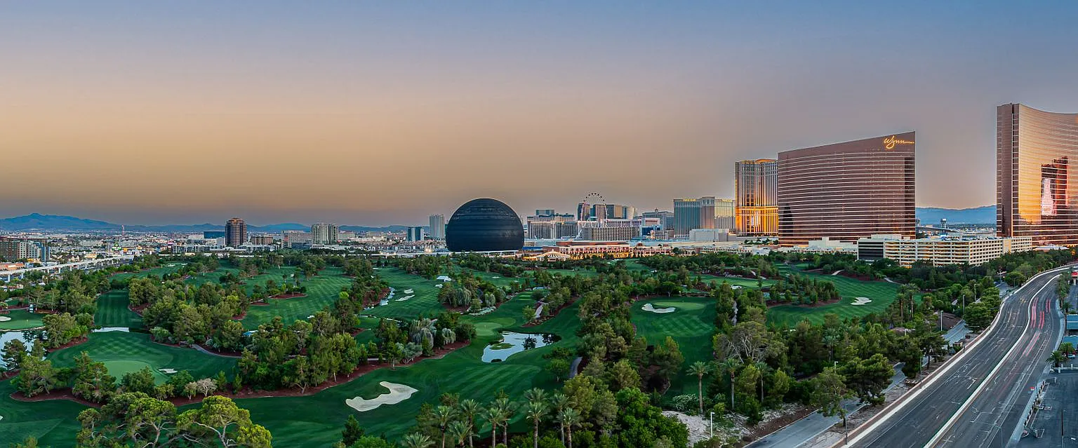 Fully Furnished High Rise with Wynn Golf Course Views! — Photo 2