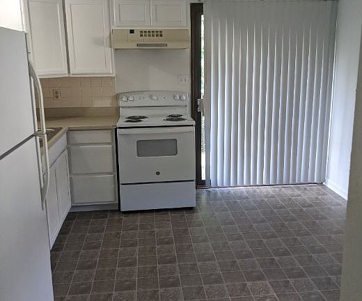 3rd image of 1008 NE Lindsay Ave