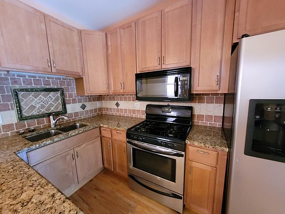 2nd image of 4838 N Damen Ave