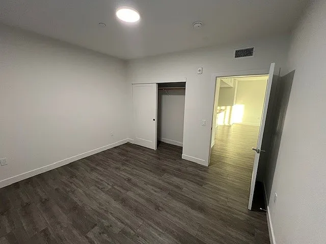 Glenoaks Residences — Photo 18