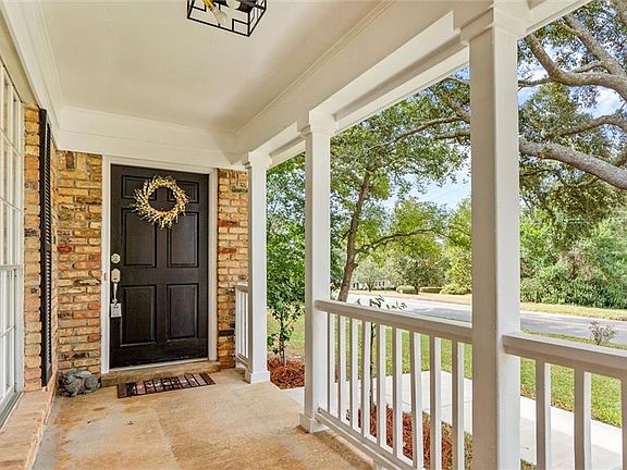 2nd image of 2933 Lloyds Ln