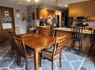 208 Valley View Dr, Seneca, IL 61360