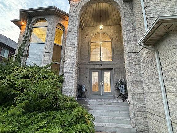 4th image of 1441 Stoneybrook Cres