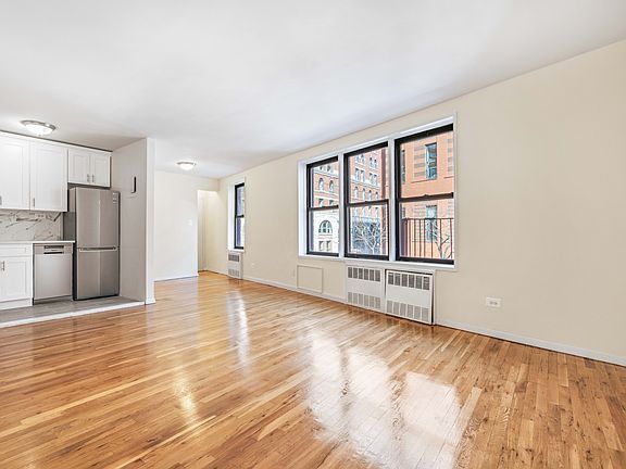 5th image of 165 Christopher St APT 2QQ