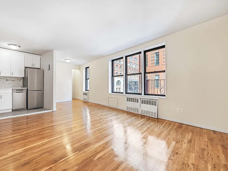 165 Christopher St #2QQ — Photo 5