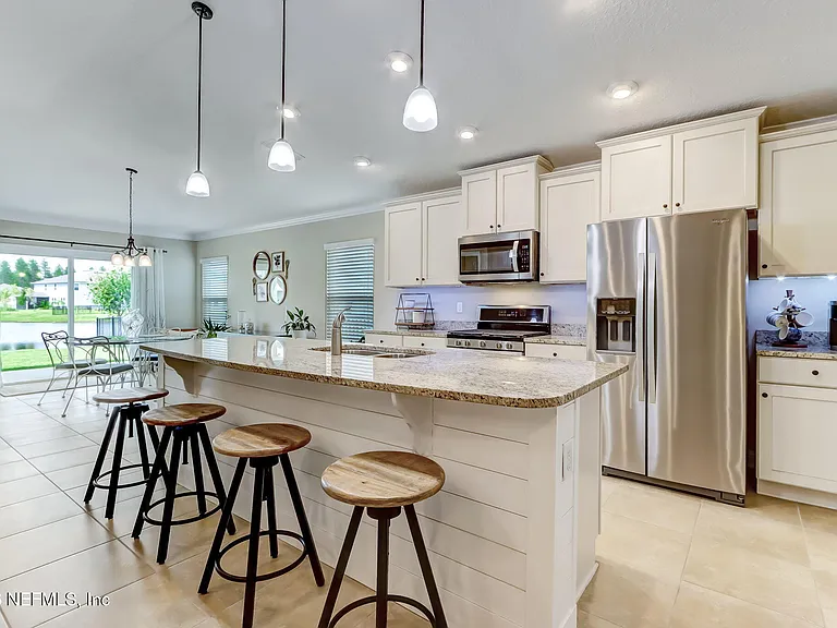 461 Shetland Dr — Photo 4