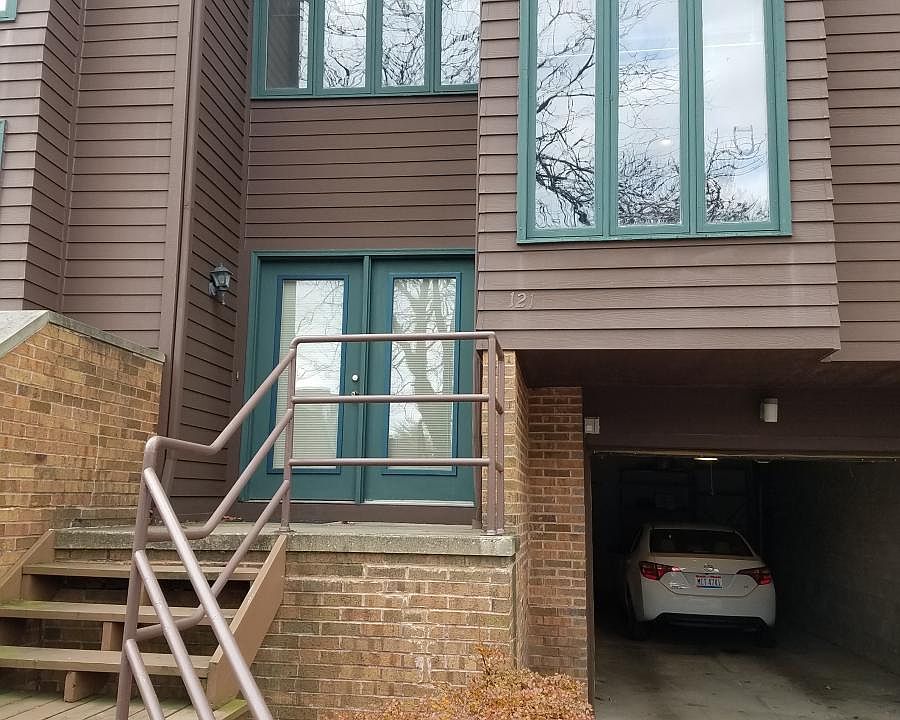 1st image of 121 Fox Hollow Ct #121