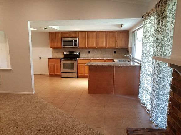 5th image of 908 Lombardy Dr