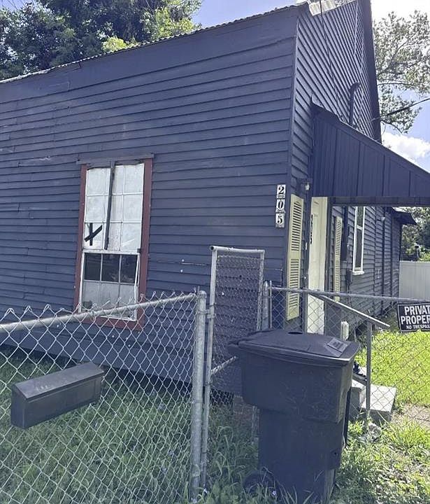 1st image of 205 Morgan St