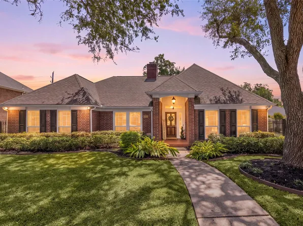 4503 Heatherwilde St, Sugar Land, TX 77479