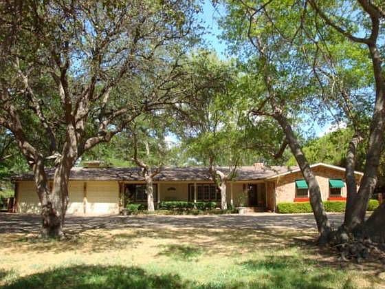 1st image of 4003 Lake Park Dr