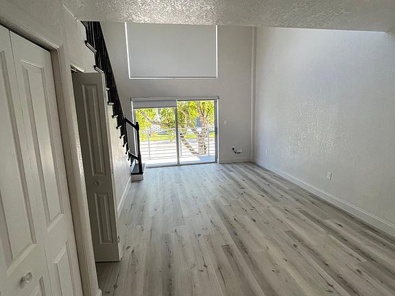 5th image of 13030 NE 6th Ave APT 2