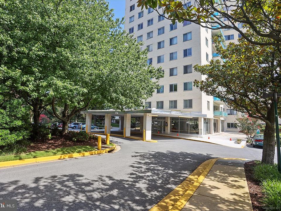 1st image of 10201 Grosvenor Pl APT 1219