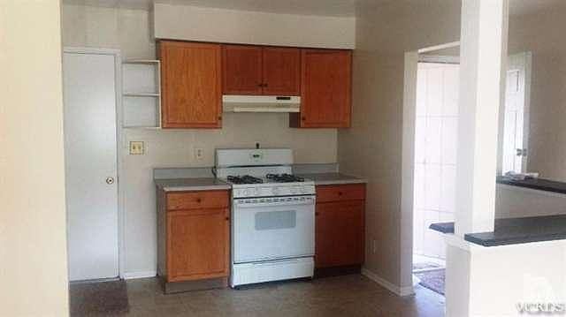 2nd image of 1820 McLoughlin Ave