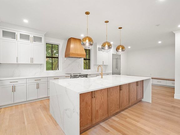 5th image of 365 Worcester St