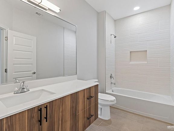 5th image of 2901 W Driftwood St #3