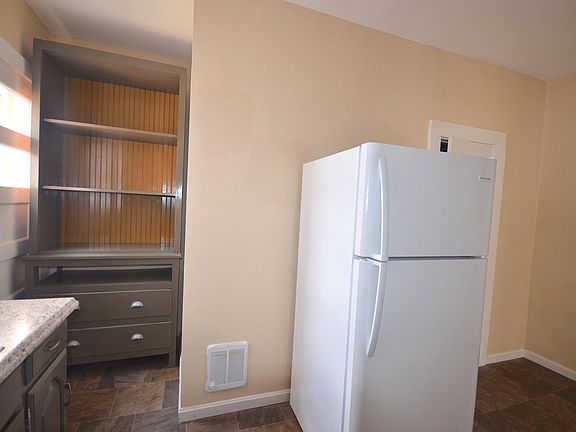 4th image of 301 N Franklin St #8