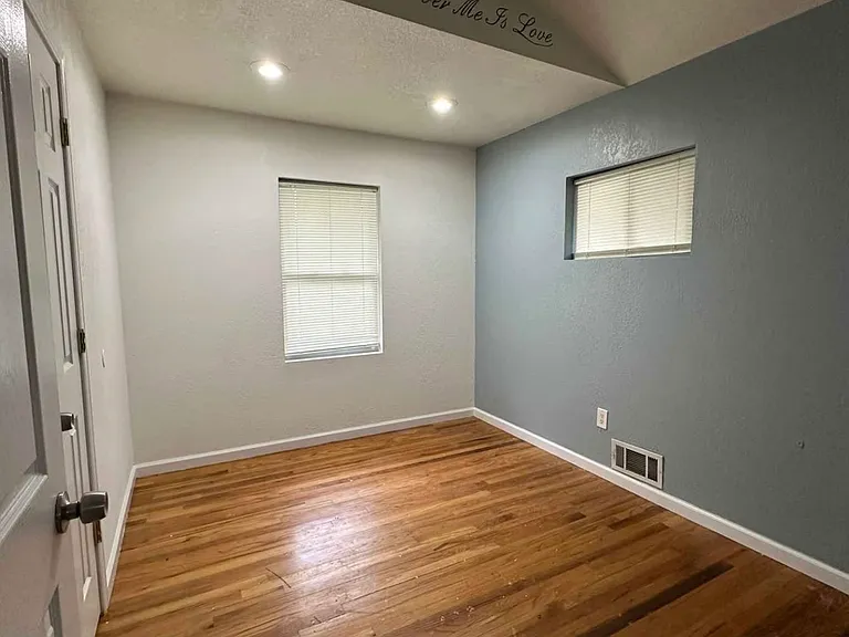 8619 Lane Ave — Photo 10