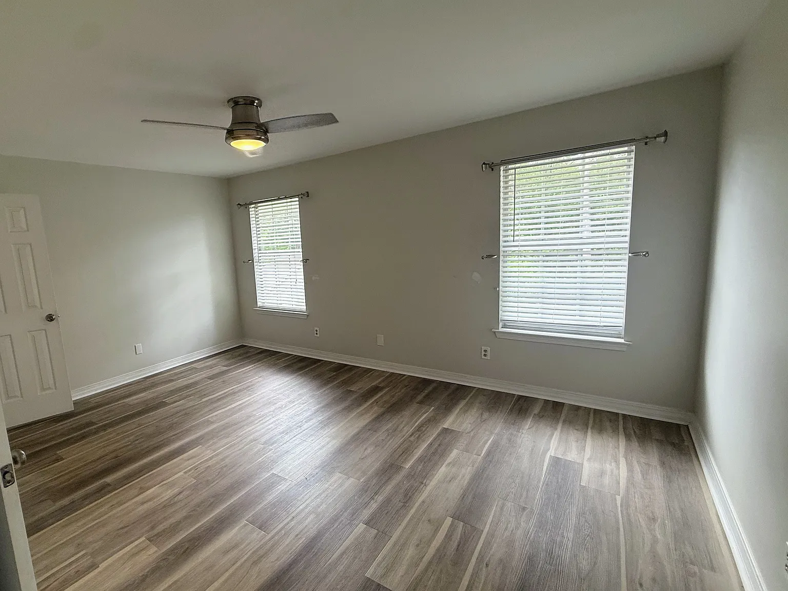 4 bed, 2300 sqft, $2,200 — Photo 3