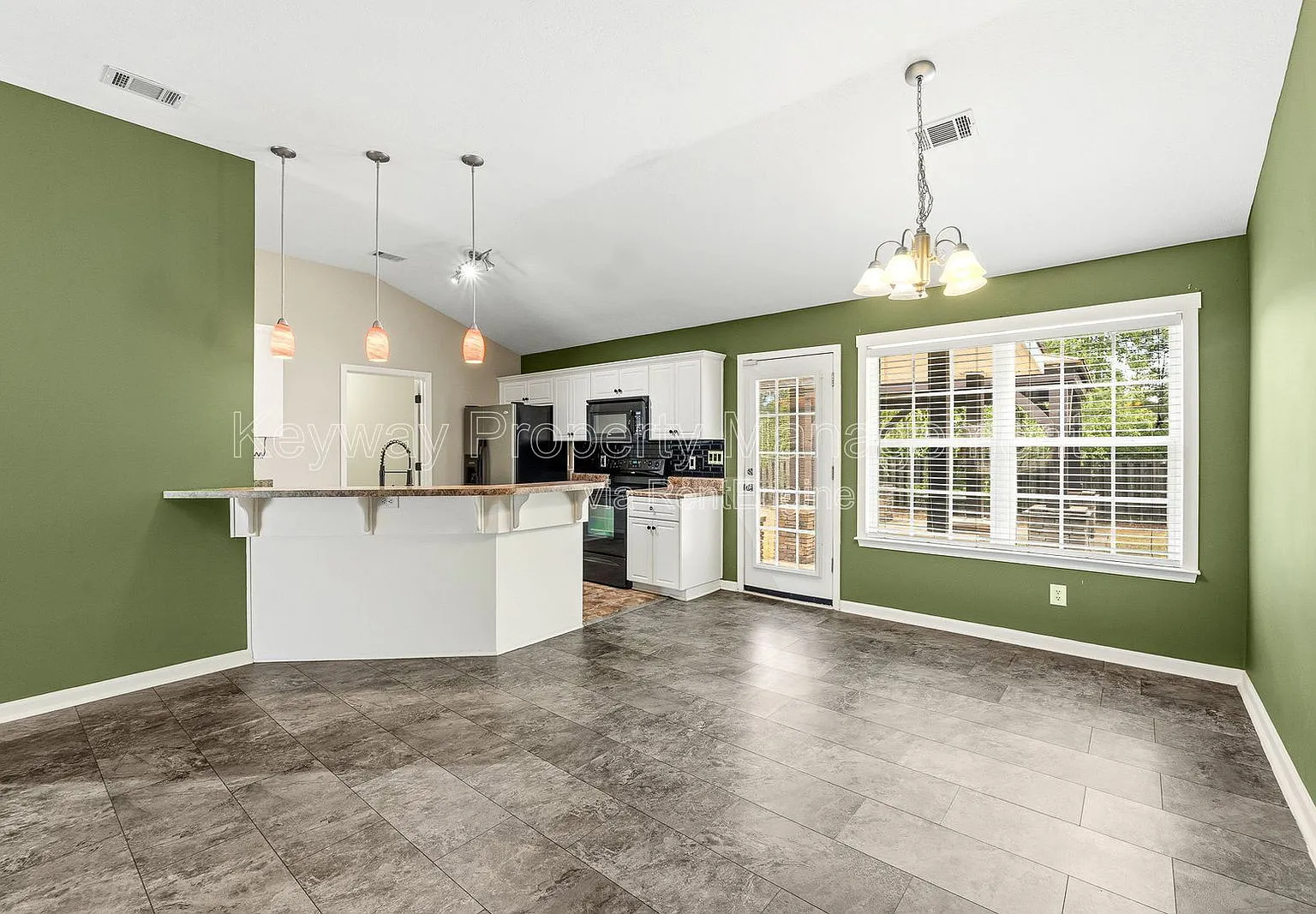 3 bed, 2.0 bath, 1550 sqft, $1,985 — Photo 3