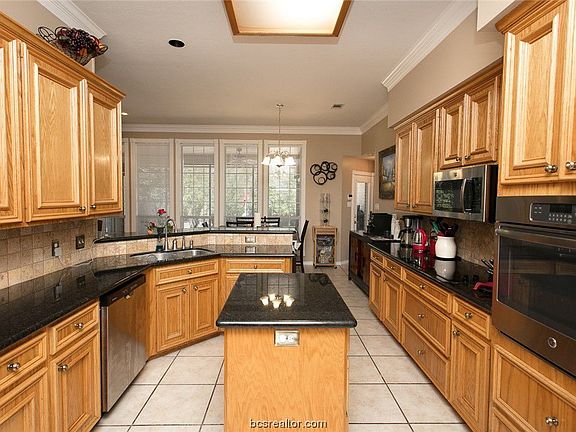 4th image of 9307 Chadwick Ln