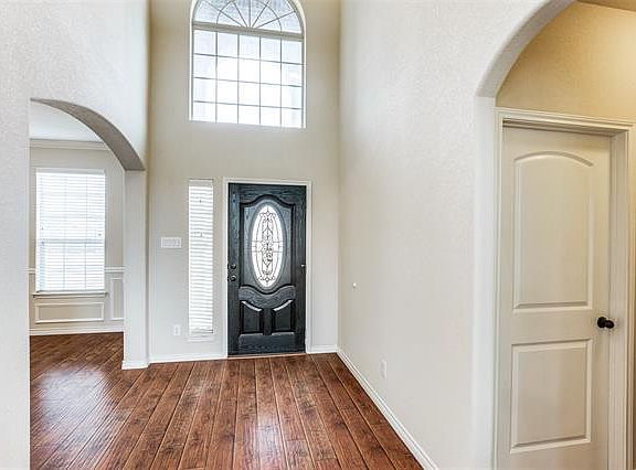 4th image of 317 Prince John Dr