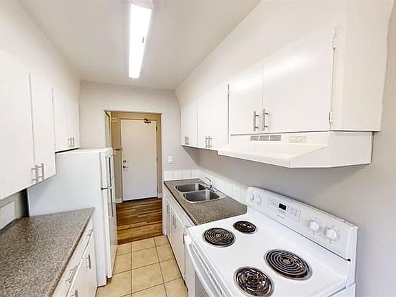 4th image of 9932 105th Ave #108