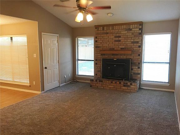 4th image of 1409 Seamans Way