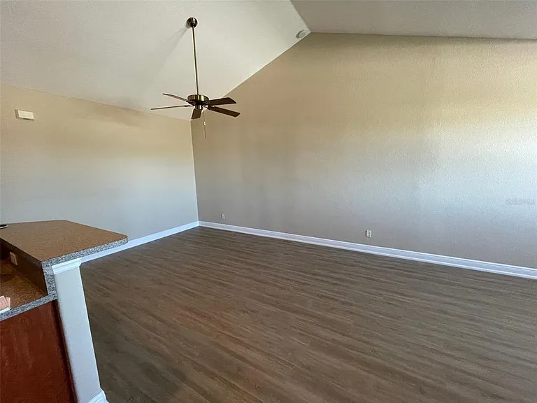 10365 Pendleton Ave — Photo 4