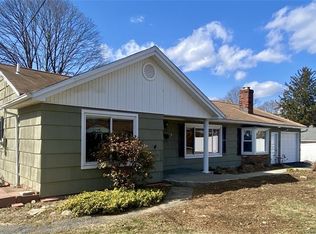 6 Winnipauk Dr, Norwalk, CT 06851