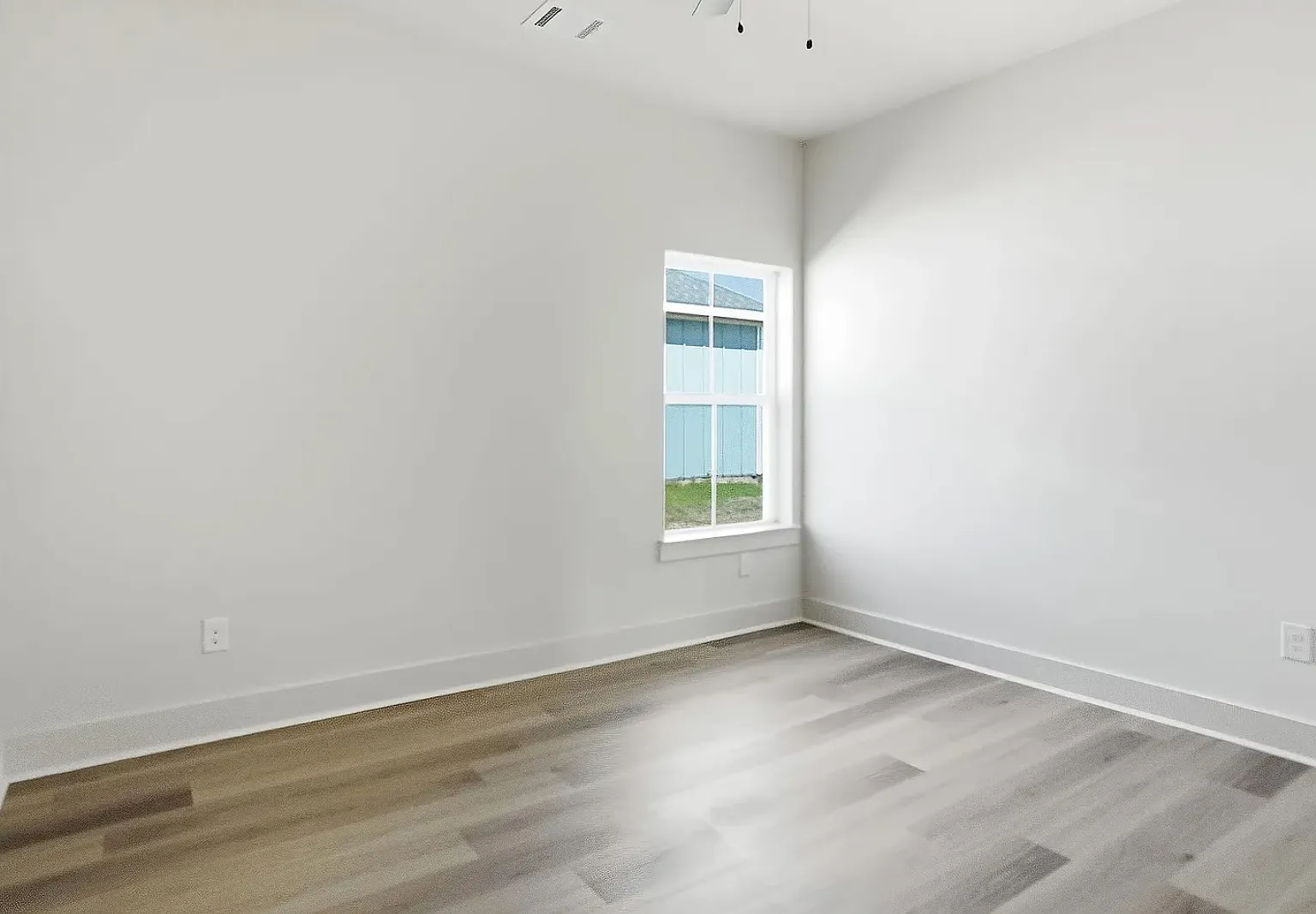 3 bed, 1384 sqft, $2,100 — Photo 4