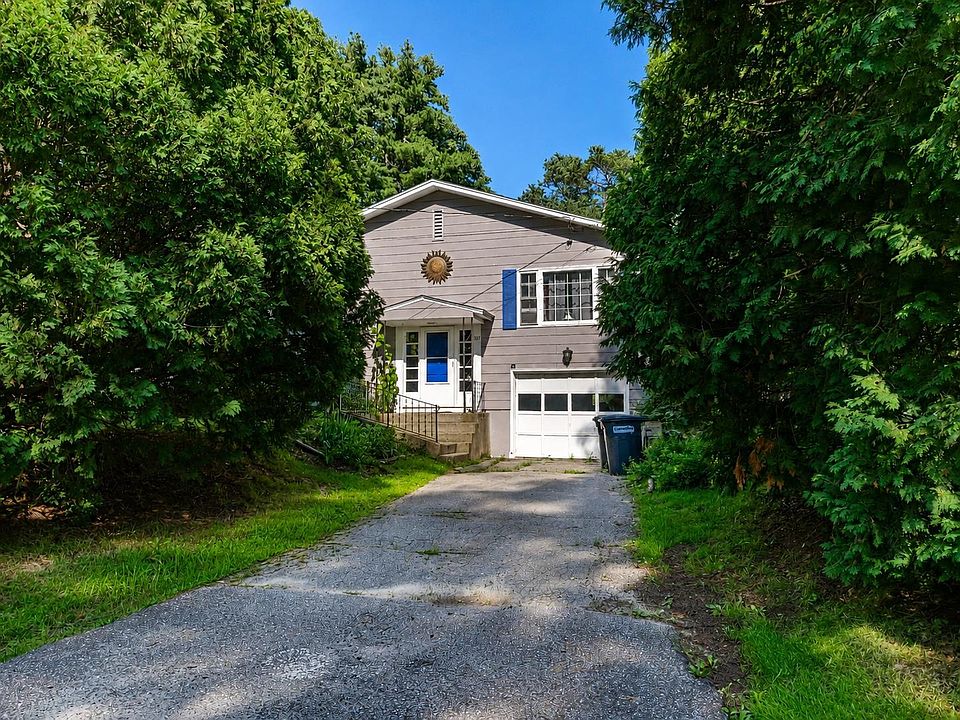 1st image of 304 Stonybrook Drive