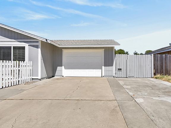 4th image of 2353 Missouri Way
