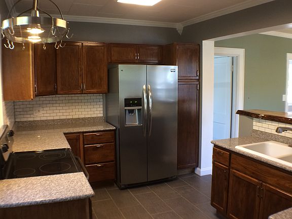 2nd image of 2121 Lyndon Ave