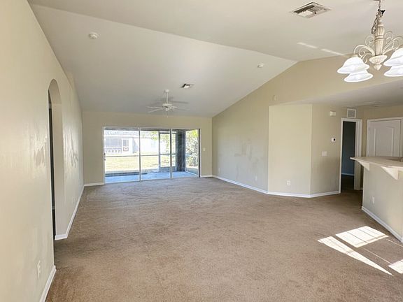 4th image of 2816 NE 4th Pl