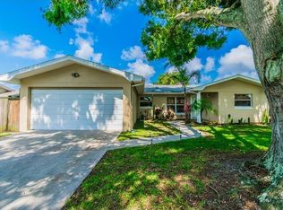 10353 111th St, Seminole, FL 33778