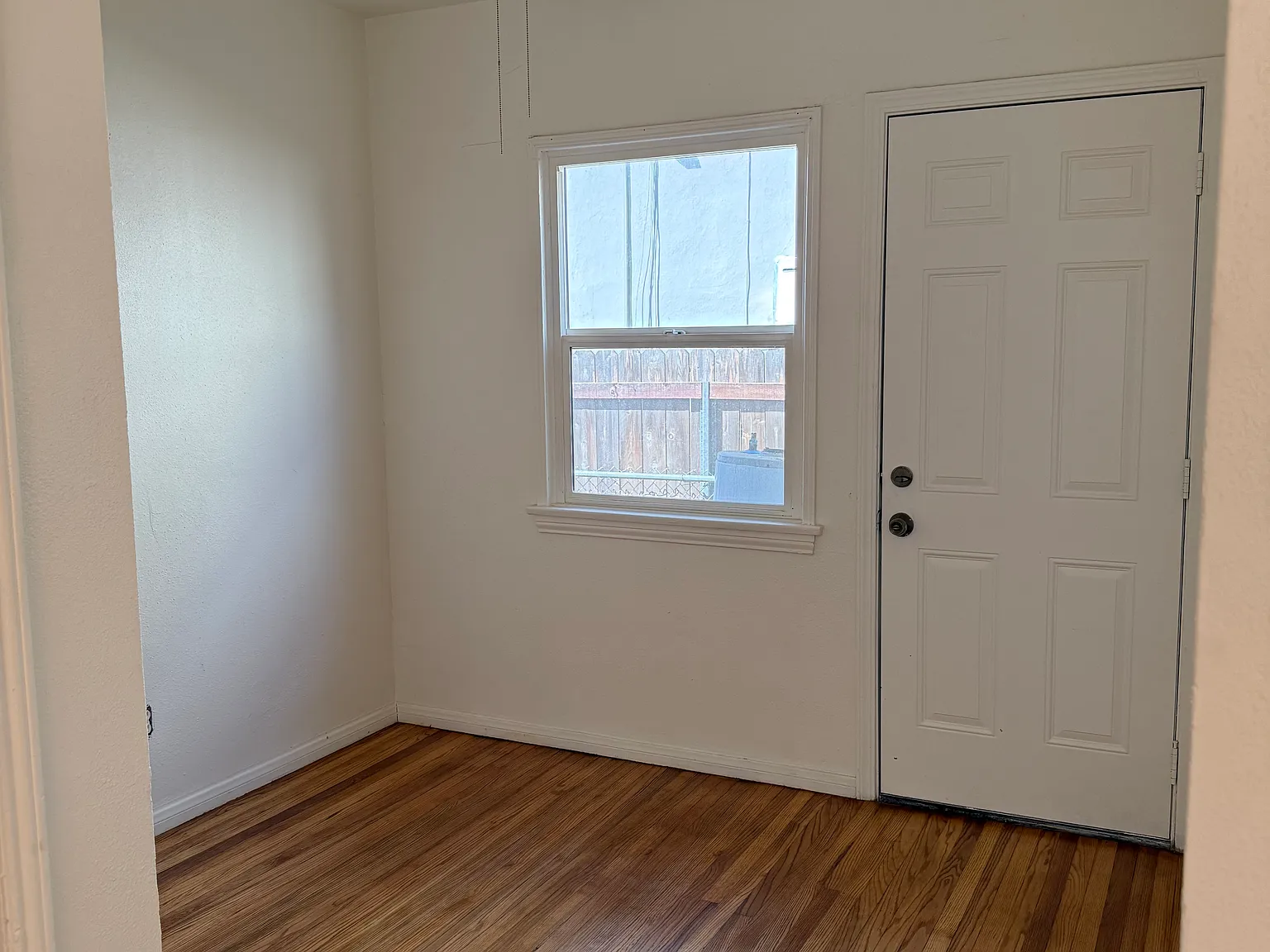 4433 Illinois St — Photo 4
