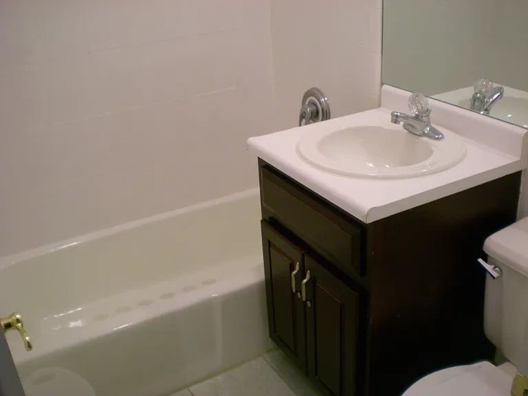 235 E 13th St #1K — Photo 10