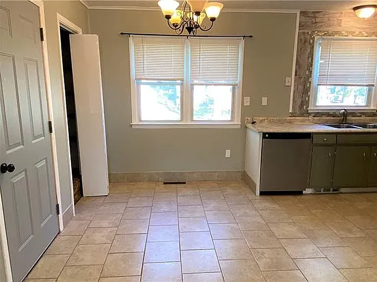 3407 N Pleasant St — Photo 3