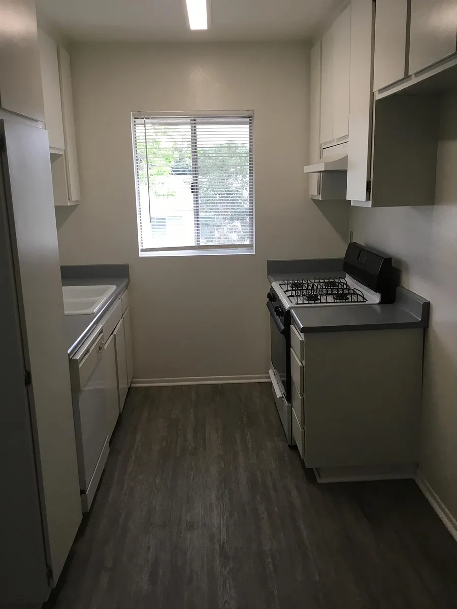 Building Photo - 1615 W Alameda Ave #210